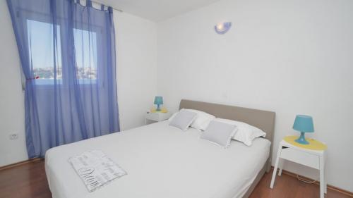 apartment_jadranka_rogoznica_a2_double_bed