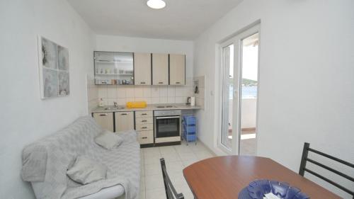 apartment_jadranka_rogoznica_a2_kitchen