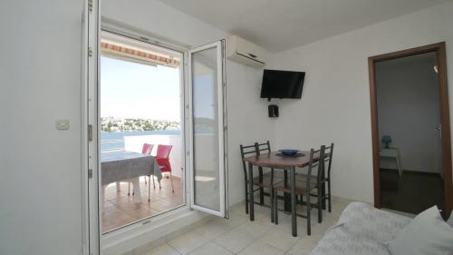 apartment_jadranka_rogoznica_a2_kitchen_2