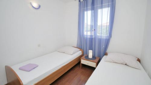 apartment_jadranka_rogoznica_a2_single_bed_room