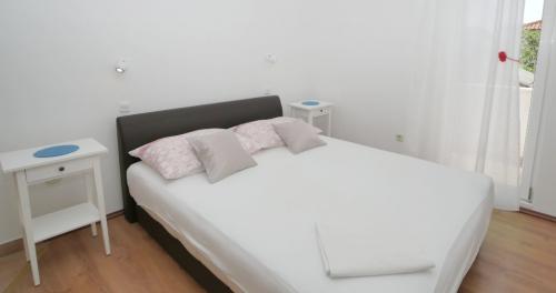 apartment_jadranka_rogoznica_studio_a3_double_bed